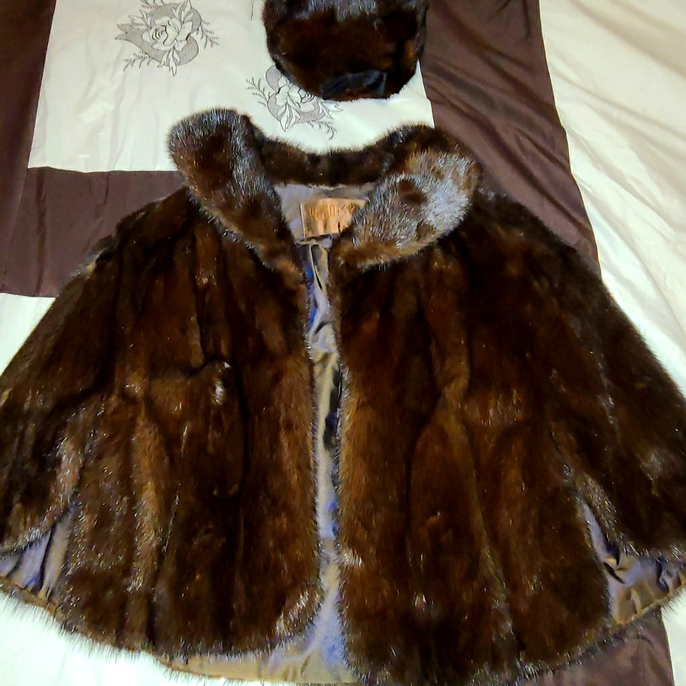 Fur wrap from Yudofsky furriers with matching hat